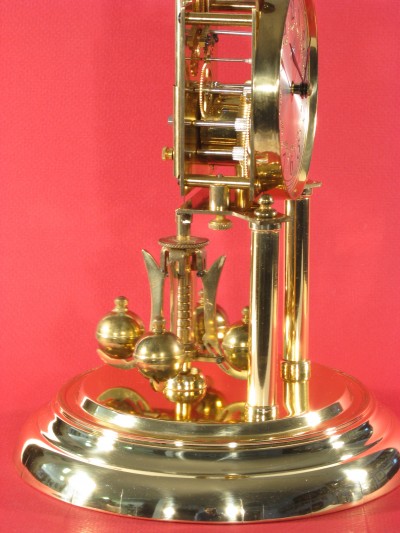 Side view, showing movement with adjustable pallets.