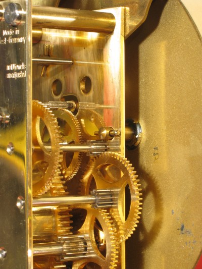 Early type of dial mounting (using taper pin)