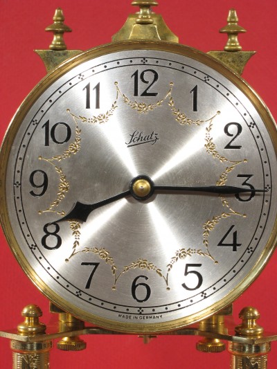 Engraved dial made of silvered brass.