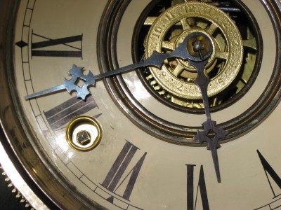 Showing the original gilbert style maltese hands. Note the wide part at the hub.
