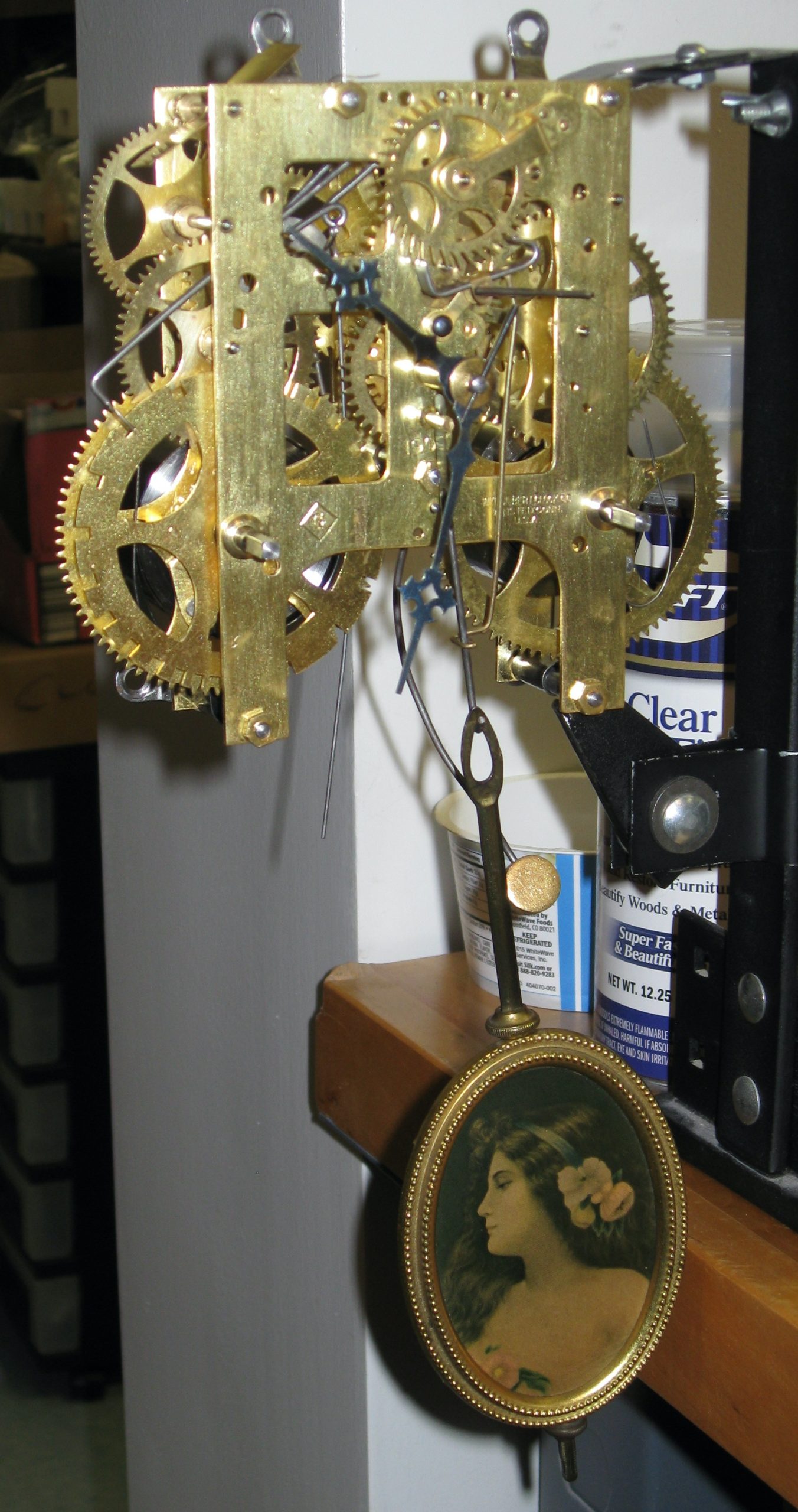 Gilbert Kitchen Clock Movement, 1908 with Picture Pendulum – ClockInfo.com